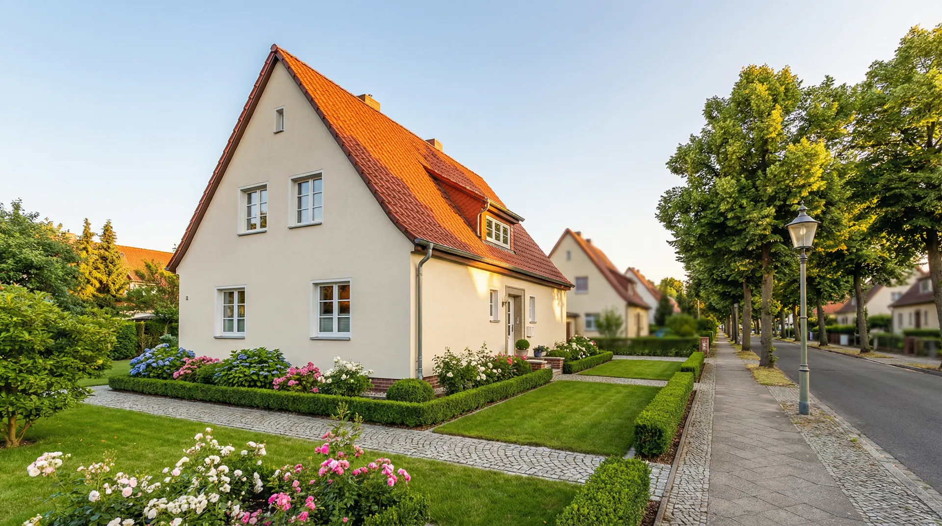 Einfamilienhaus mit gepflegtem Dach in Mahlsdorf Berlin